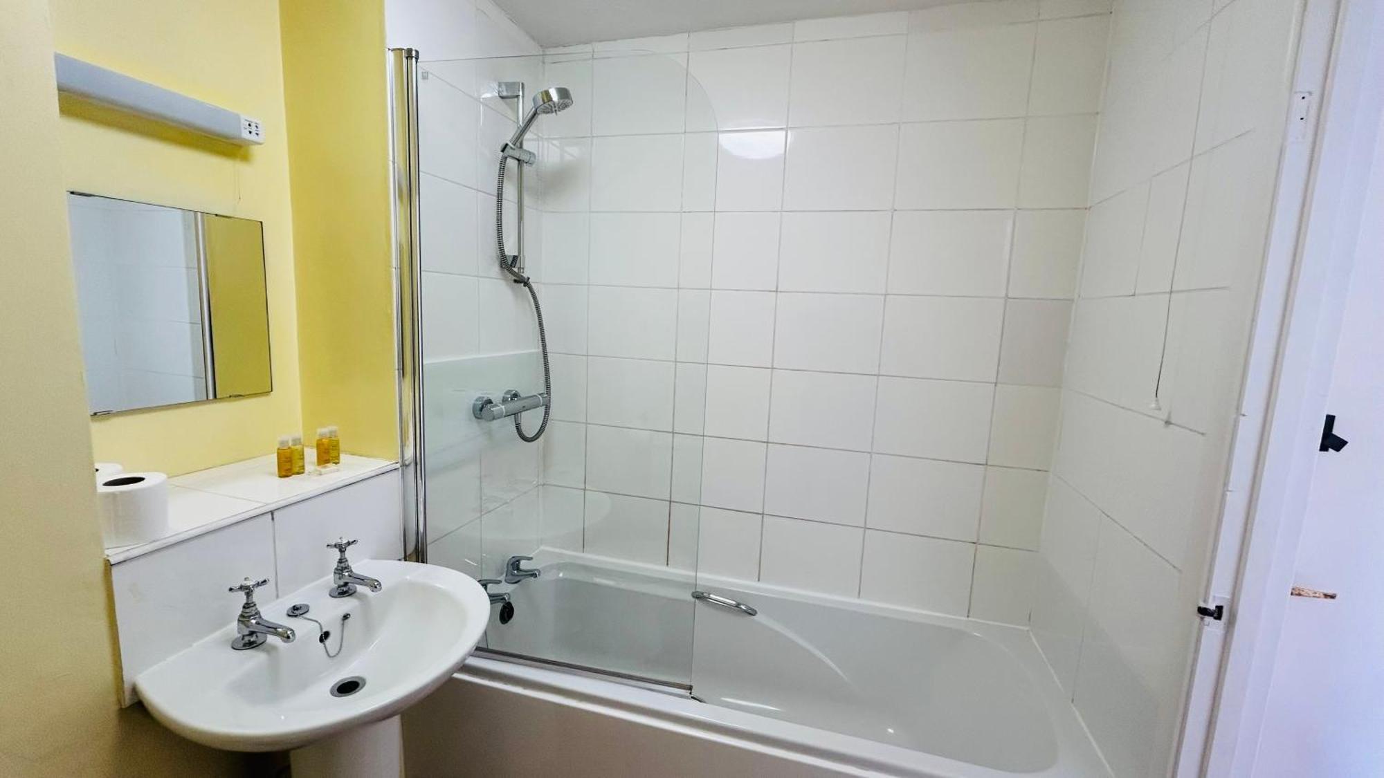 The Columbia Hotel Wellingborough Buitenkant foto